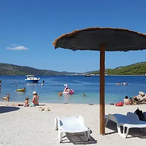 I & J Seric Apartament Seget Vranjica